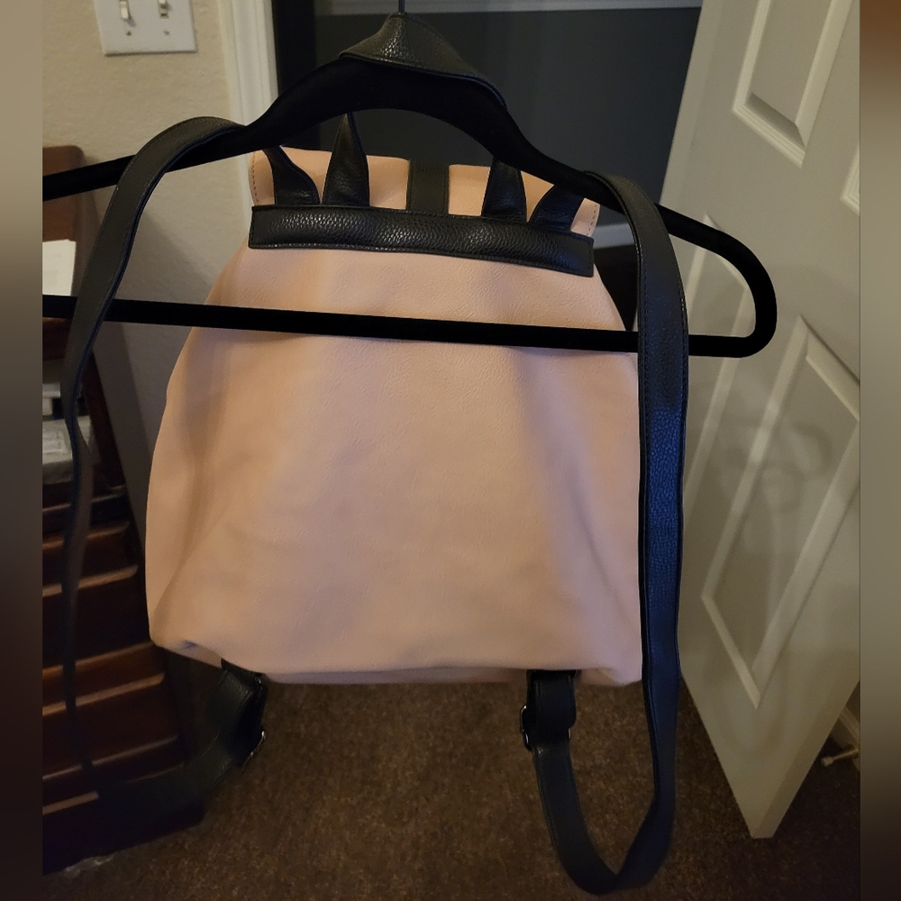 Backpack - Picture 3 of 7